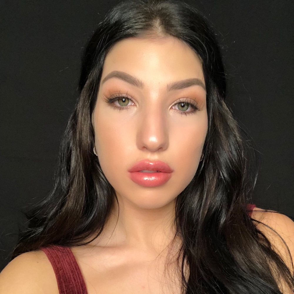 Meet your Posher, Elliana